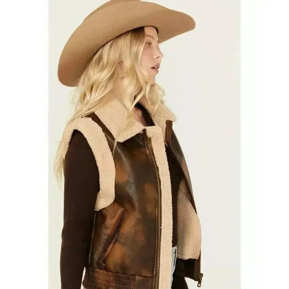 NWT 26 International Women's Faux Leather Aviator Sherpa Vest Size L Western - Picture 3 of 8